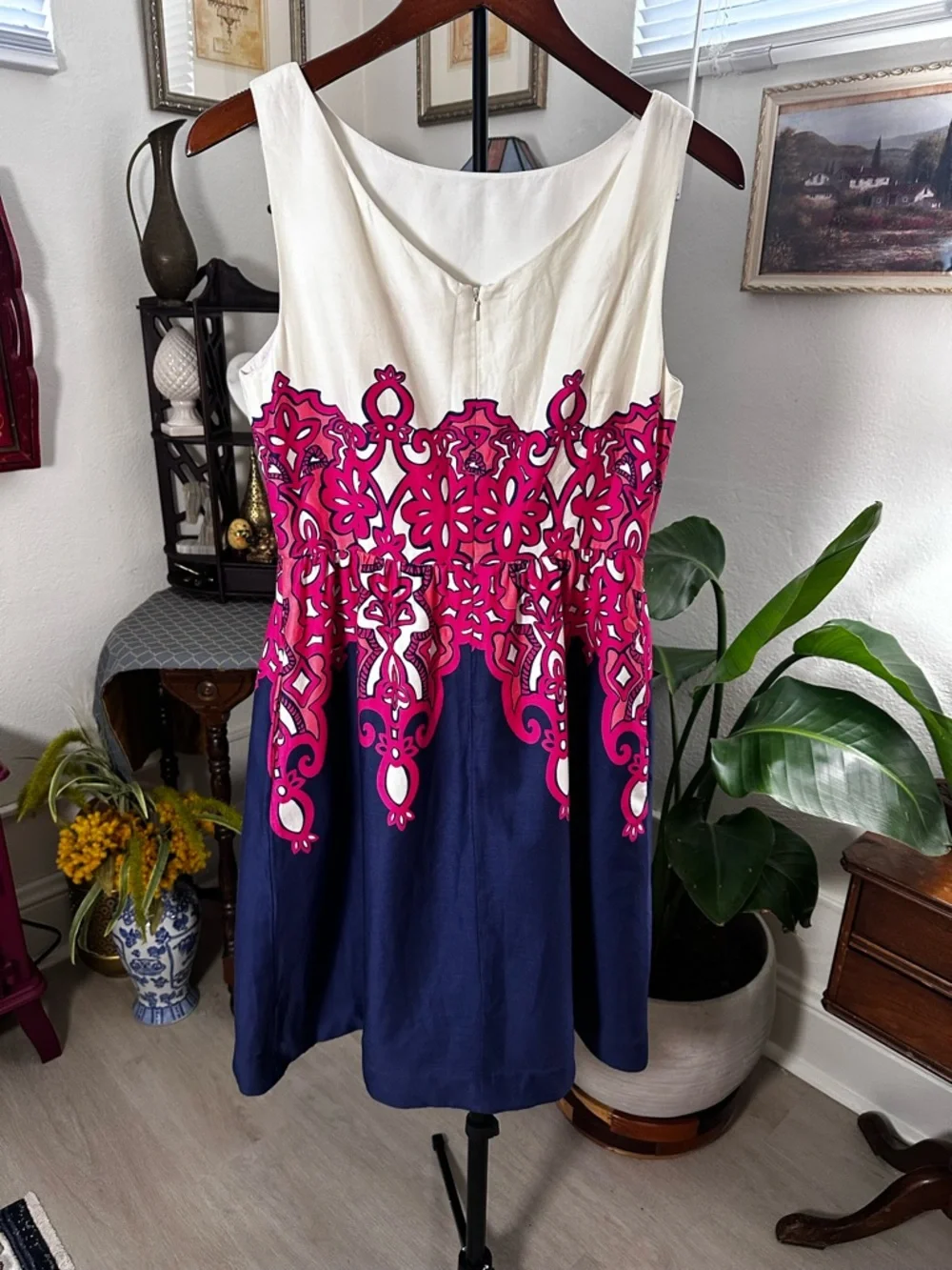 Lilly Pulitzer Eryn Dress in the "Chorus Girl Size 8 - Picture 4 of 7